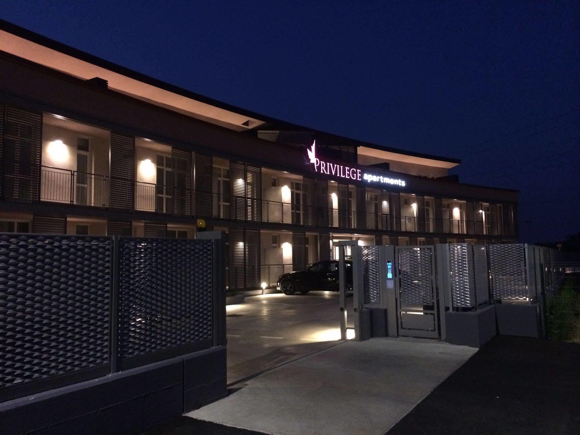 Privilege Apartments Vimercate Esterno foto